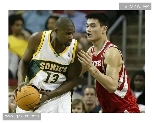 董泰山与姚明的篮球传奇：从青涩岁月到辉煌成就的深度对话