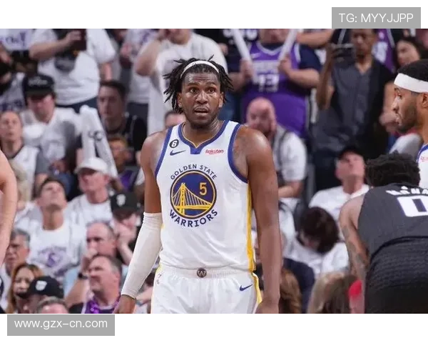 19分钟抢下14个篮板 迈克布朗赞哈特简直是怪物