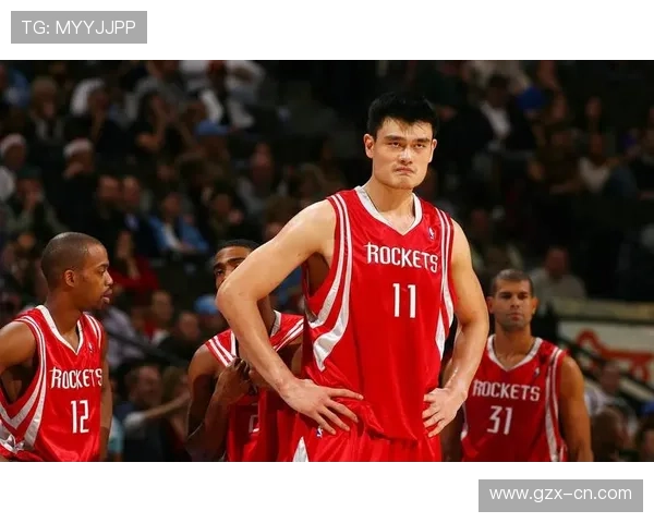 姚明的诞生：从小巨人到篮球巨星的传奇旅程与奋斗历程